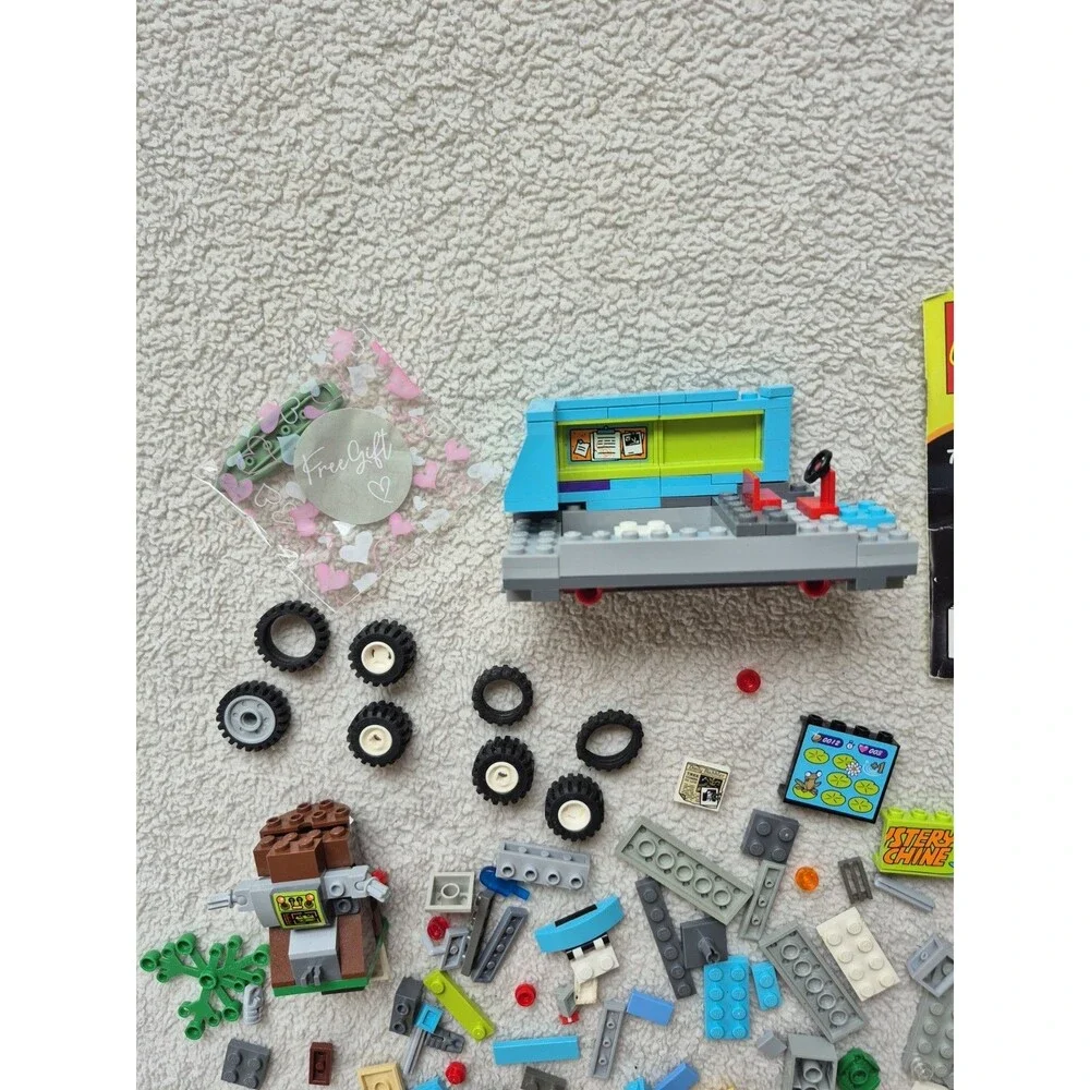 LEGO Scooby-Doo 75902 The Mystery Machine Incomplete Parts Lot w/ Instructions
